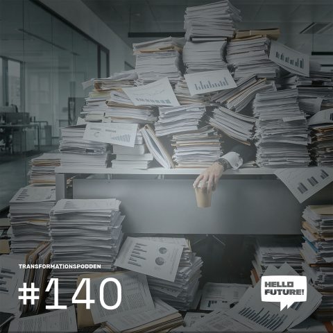 AI lovar att effektivisera våra organisationer - men vad händer egentligen när vi ger alla tillgång till verktyg som kan producera policies, utbildningar och dokumentation på minuter? I det här avsnittet utforskar Leif och Tobias Jevons paradox och vad den kan innebära för hur AI faktiskt används i byråkratiska organisationer. Spoiler: vi jobbar inte mindre. Vi producerar bara mer.